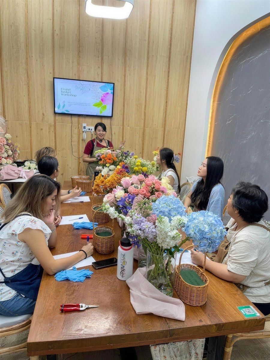 บรรยากาศคลาสสอนจัดดอกไม้ของเชอริช